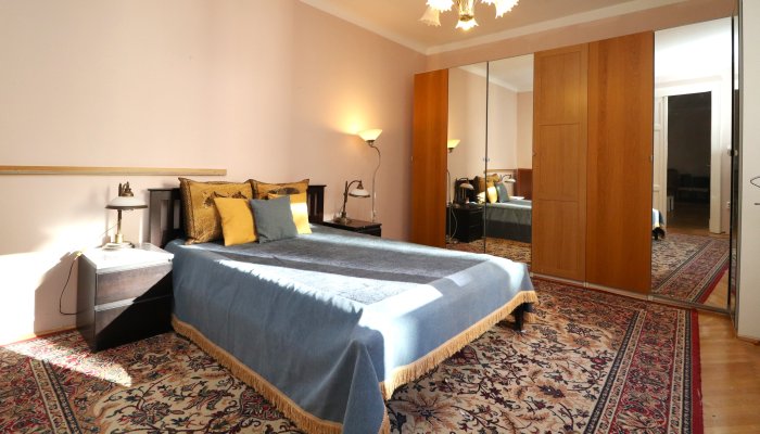 Felújítandó lakás - előtte