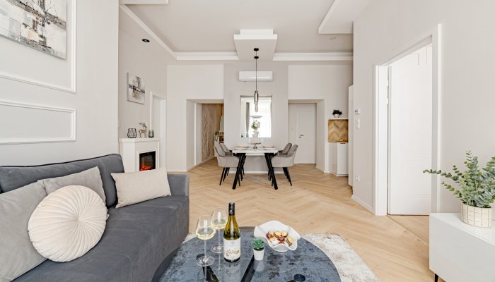 Jókai tér - nappali, étkező - megvalósult