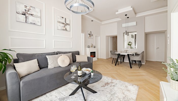 Jókai tér - nappali - megvalósult