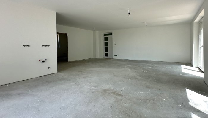 Üres lakás - előtte